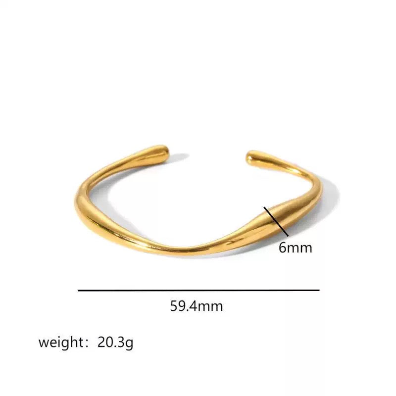 Women’s 18K Gold-Plated Titanium Steel Bracelet – Hexagram Clasp with Zircon Inlay