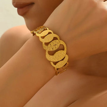 18K Gold-Plated Copper French Vintage Filigree Hollow Bracelet – Luxurious & Elegant