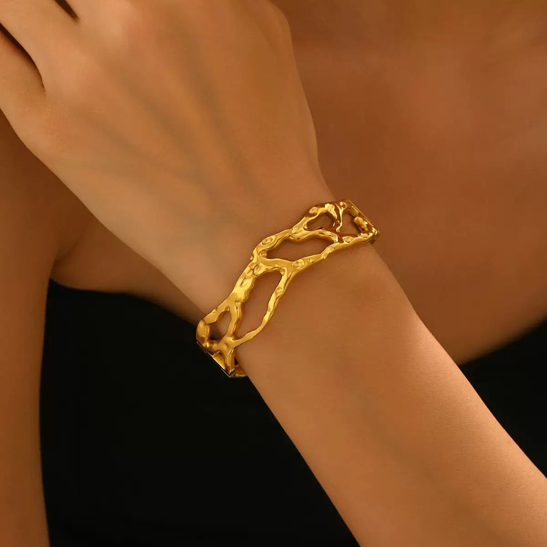 18K Gold-Plated Copper French Vintage Filigree Hollow Bracelet – Luxurious & Elegant