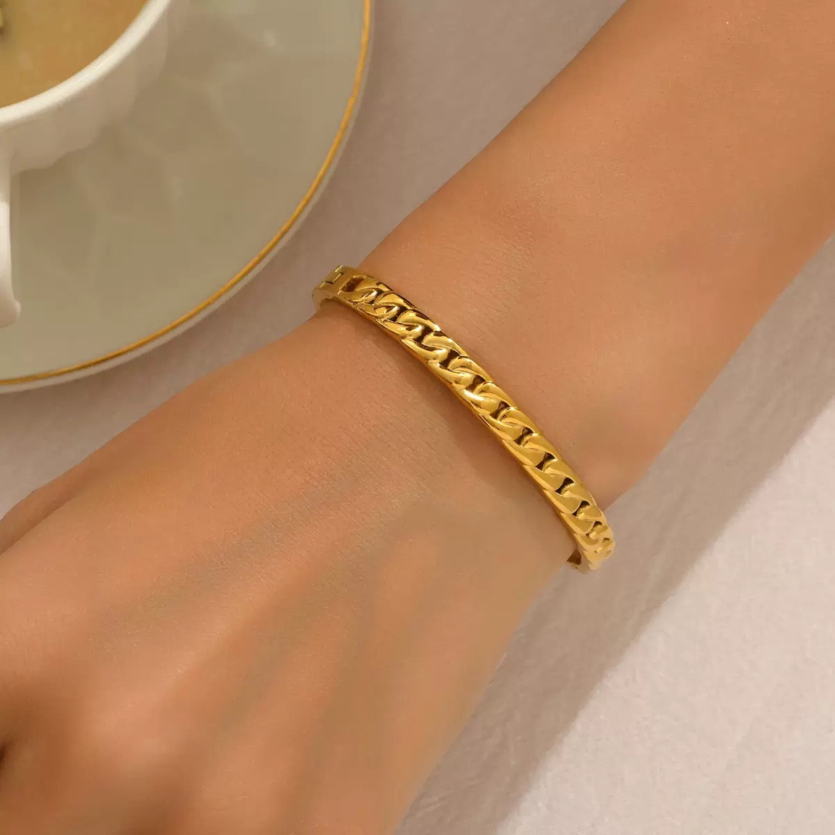 Women’s 18K Gold-Plated Stainless Steel Slanted Edge H-Link Bracelet – Minimalist Metal Style