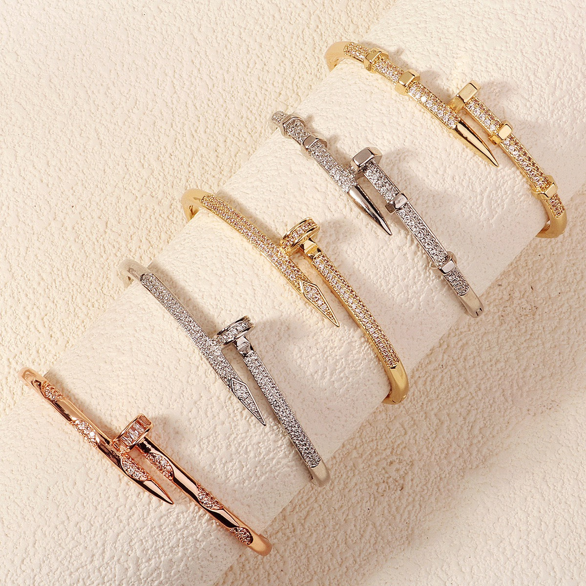 18K Gold-Plated Copper Zircon Bracelet – Nail Design Open Cuff, Wedding, Party & Evening Jewelry with Sparkling Stones          询问 ChatGPT