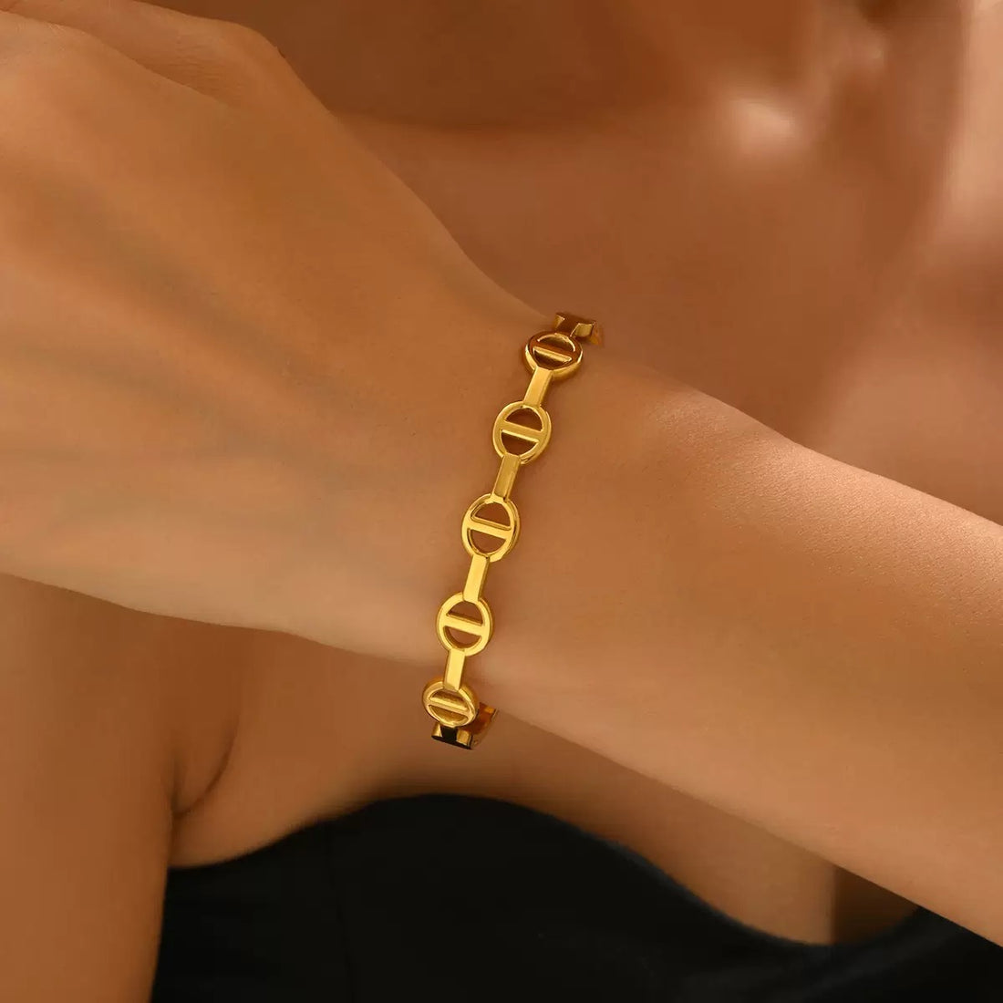 Women’s 18K Gold-Plated Stainless Steel Slanted Edge H-Link Bracelet – Minimalist Metal Style
